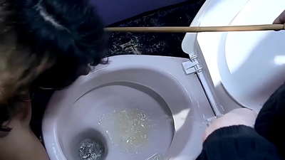 Porn i roto i te wharepaku